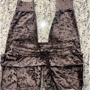 Lululemon ready to crush velvet joggers Sz 6